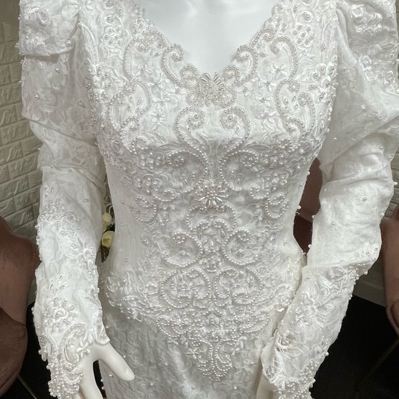 Vintage Pearl Wedding Gown - Picture 7 of 8